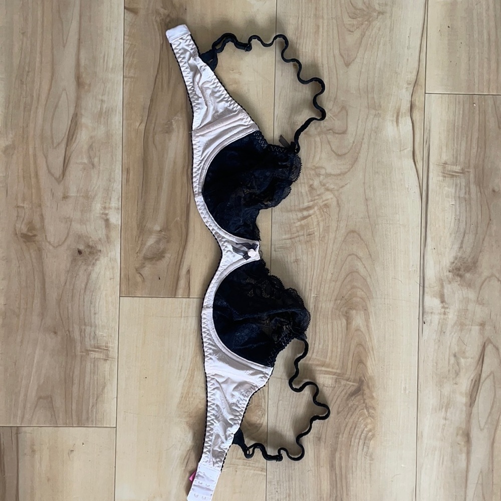 Betsy Johnson  32 C lace bra